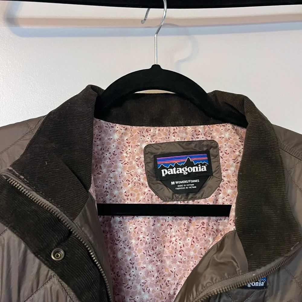 Patagonia Women's Back Pasture Quilted Jacket - Picture 3 of 8